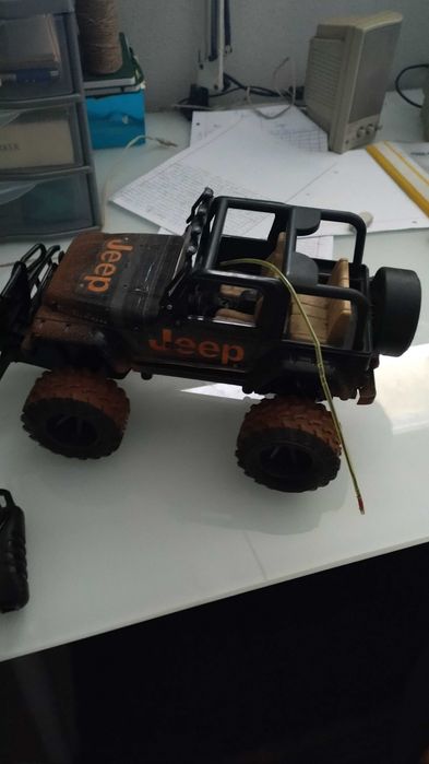Carro Jeep com radio controle New Bright