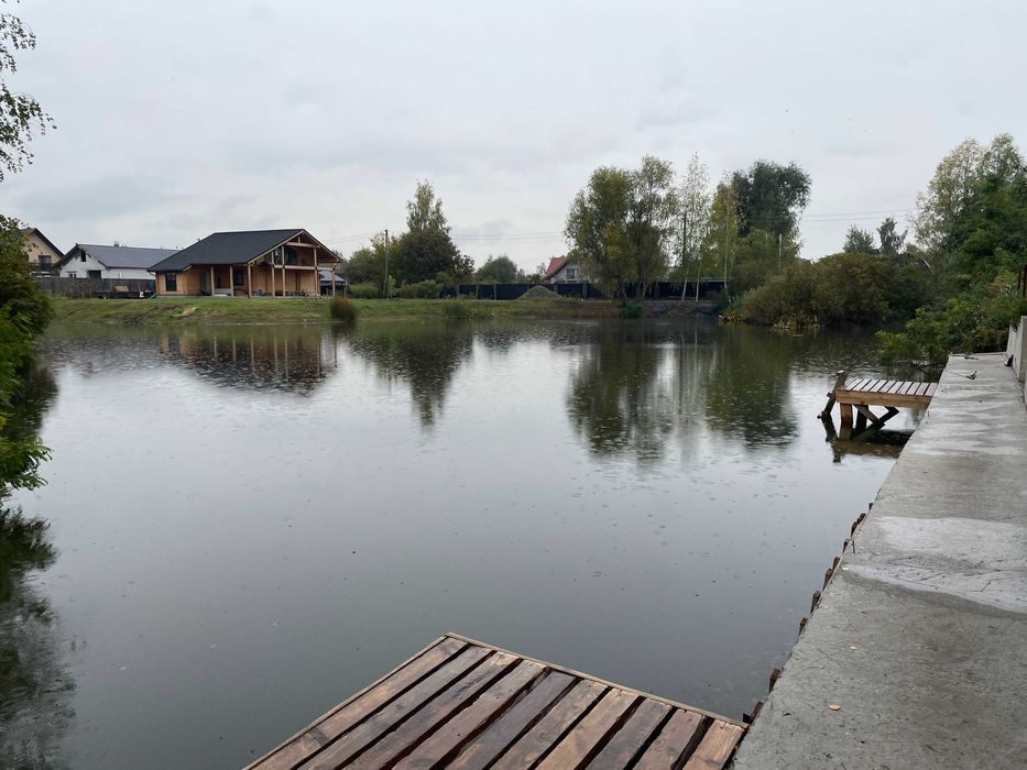 Будинок біля озера в Осокорках — комфорт, простір, гармонія з природою