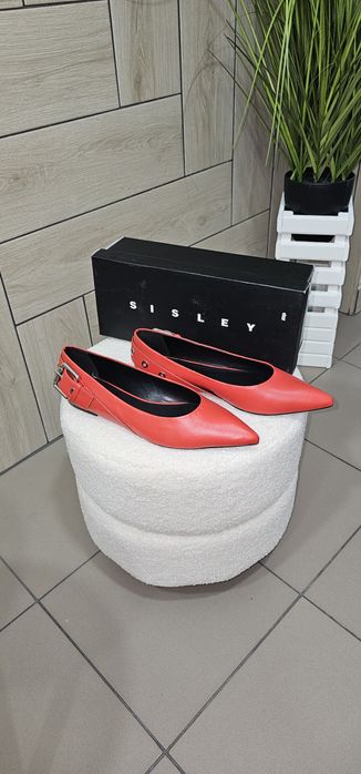 Продам новые туфли на низком ходу