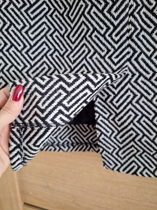 Spódnica ołówkowa czarno-biała wzór geometryczny elegancka midi L