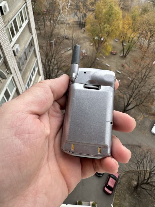 Телефон Sony CMD-Z5