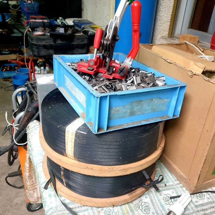 Maquina de cintar com 2 rolos e acessórios