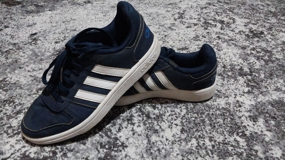 Продам кросівки  адідас р 38