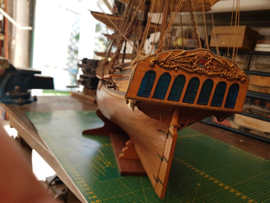 Réplica de fragata Inglesa Licorne, Sec. XVIII, escala 1/75, construída em madeira e em perfeito estado estado de conservação.de conservação
