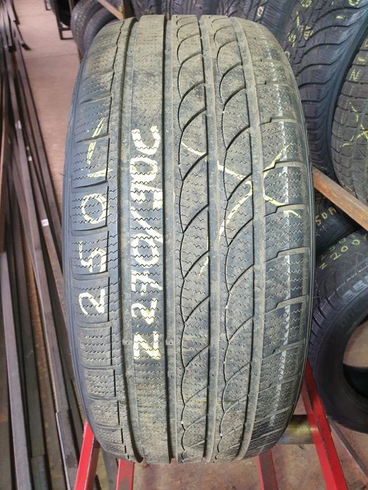 235/45R18 98V Minerva Ice-Plus S210       Z270/90C