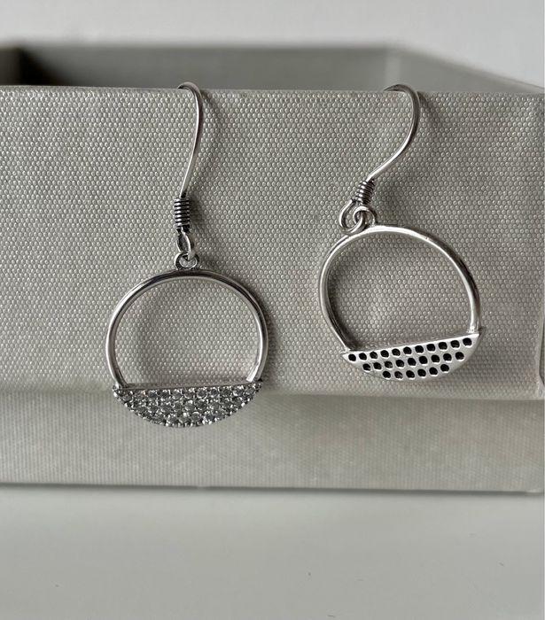 Conjunto de brincos e colar de prata