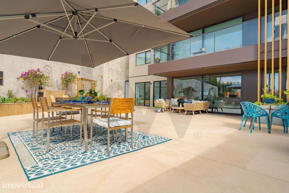 Apartamento T3 com amplo logradouro em S.Martinho, Funchal