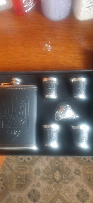 Набор фляга и рюмки