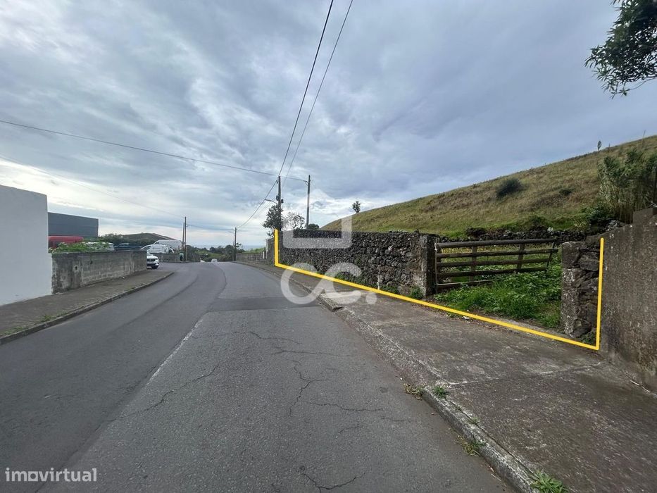 Terreno com 2.400,00m2 - Rosto do Cão(Livramento) - Ponta Delgada