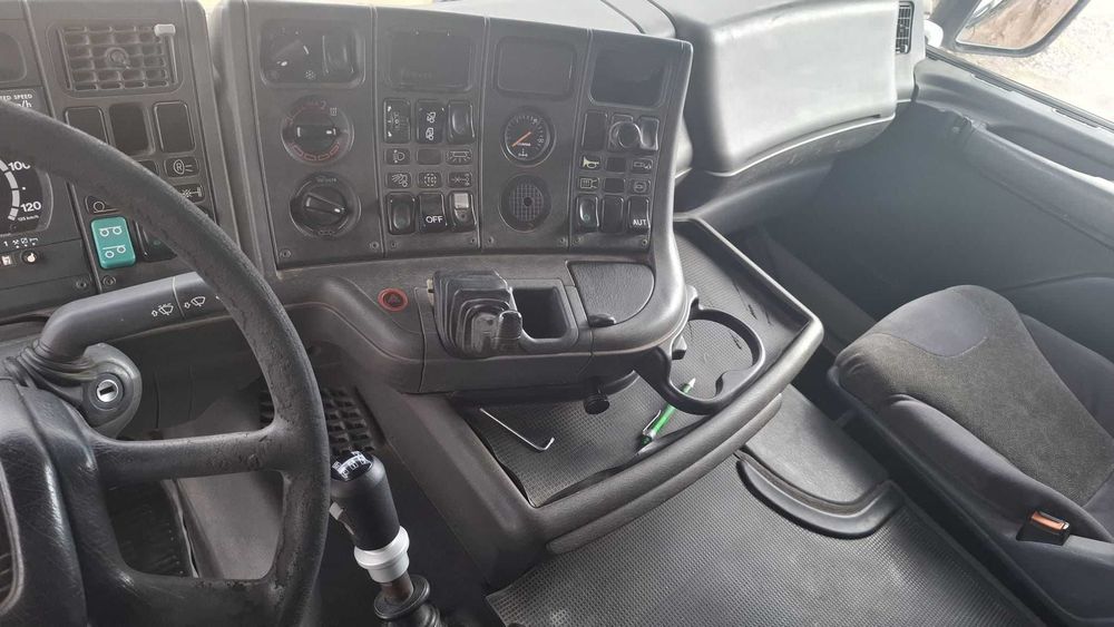 Scania com grua e basculante