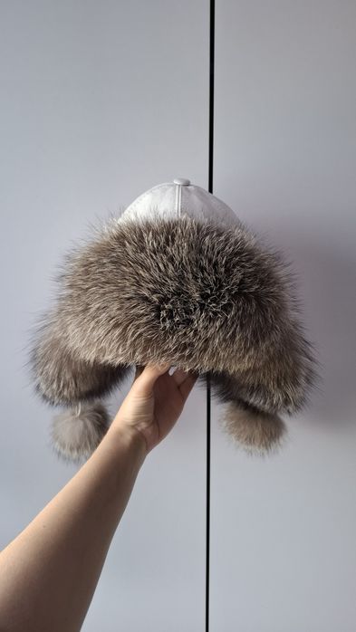 Зимняя шапка кожаная с натуральным мехом песец