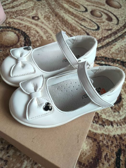 Туфельки для дівчинки