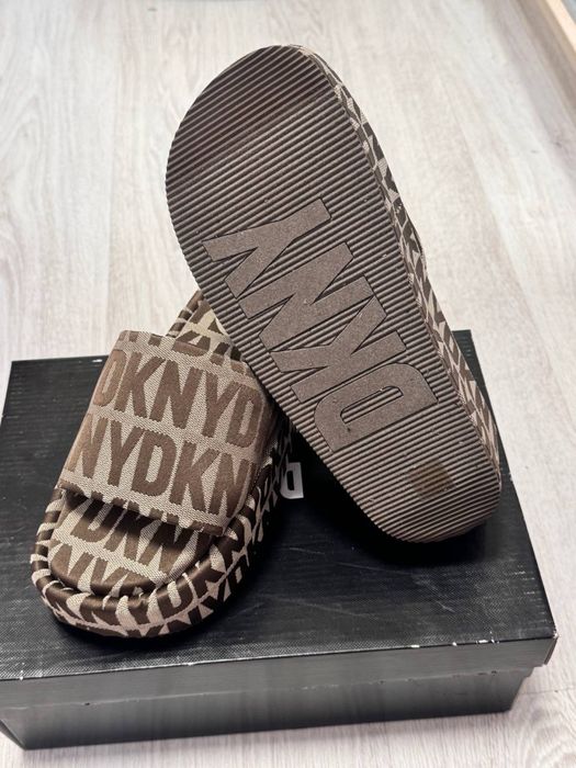Продам женские слайдеры DKNY, размер 39