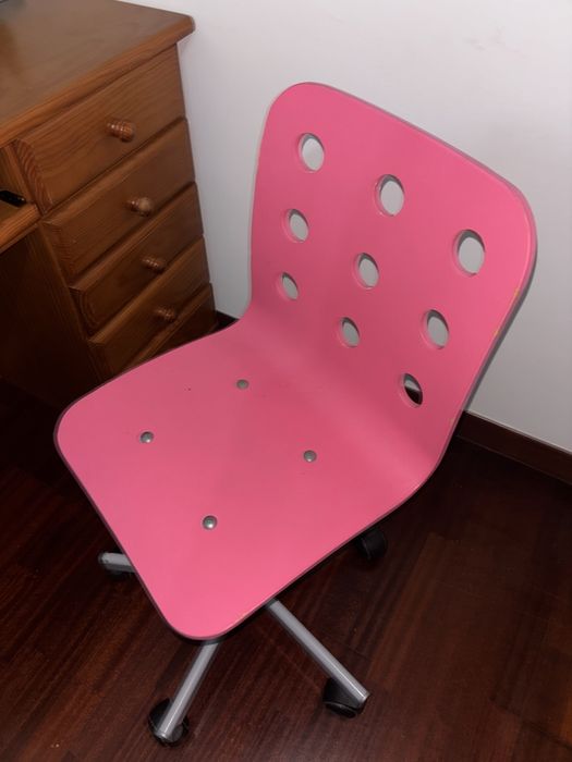 Secretaria com cadeira