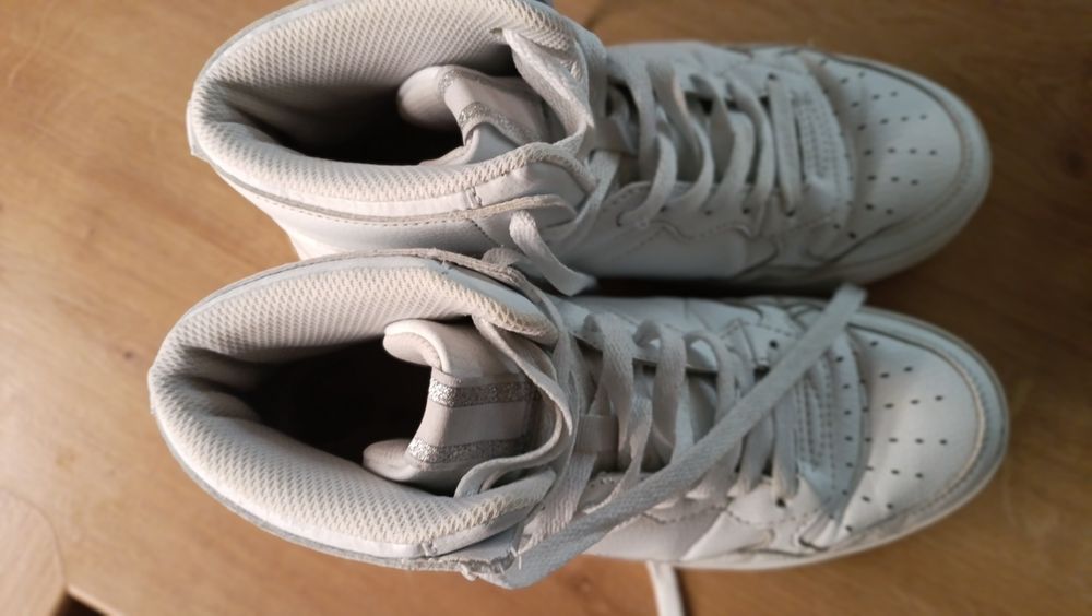 Białe sneakersy 38