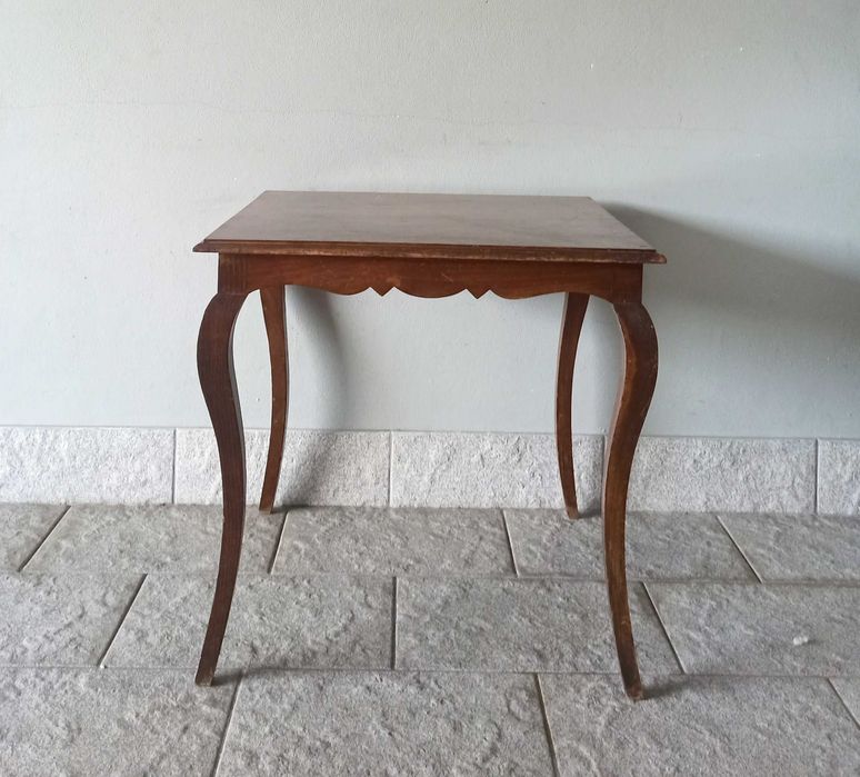Pequena mesa vintage estilo Luís XIV