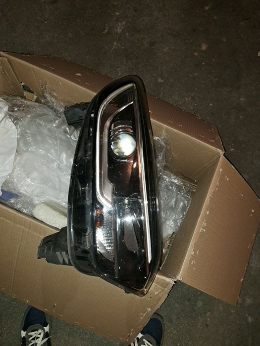 Vende-se   ótica  do lado direito para Renault kadjar de 2017