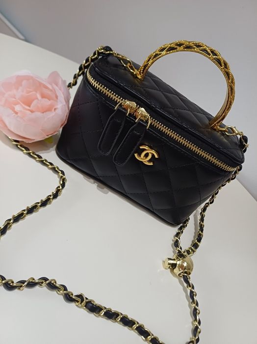 Piękna elegancja Chanel - kuferek