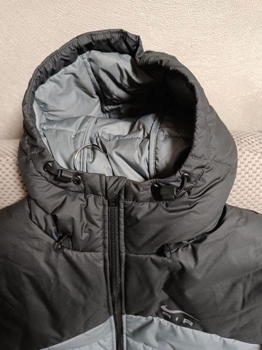 Продам куртку Nike(р.М)