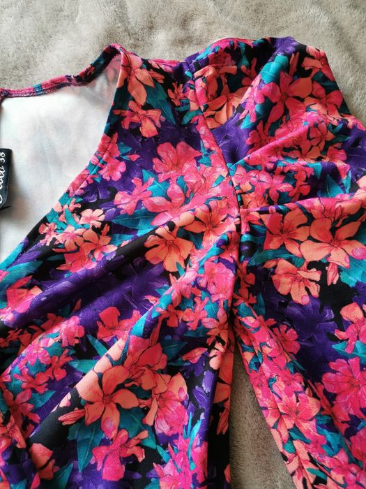 Efektowna piękna sukienka Roco