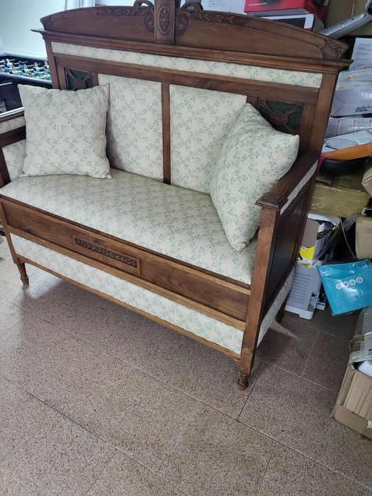 Banco antigo impecável