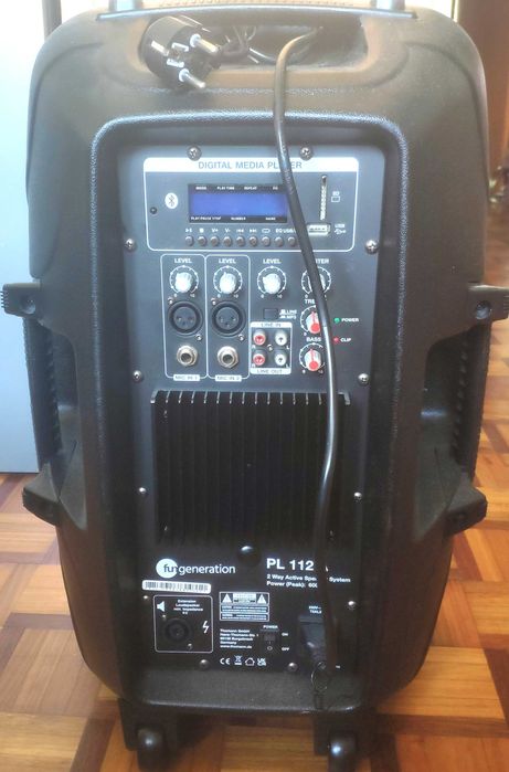 Coluna de SOM - 6oo W - Com rodas
