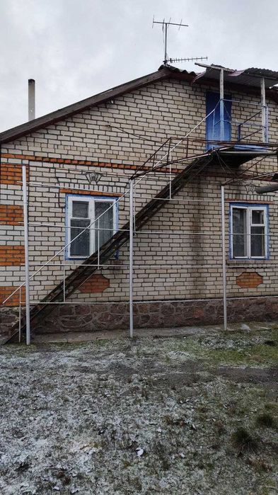 Продаж будинку з меблями