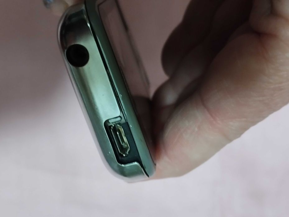 Мобильный кнопочный телефон "Samsung GC3530"без аккумулятора б у