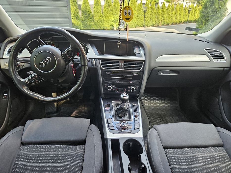 Sprzedam Piękną Audi A4 B8 Limousine /143KM