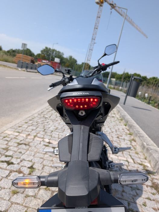 Honda CB125r 2024 com garantia e apenas 2090km