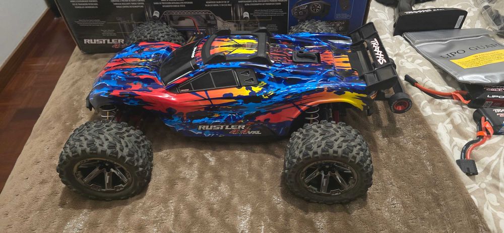 Carro RC Traxxas Rustler 4x4 VXL