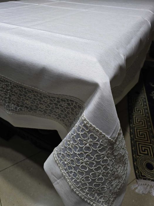 obrus 220x150 jasny krem ,plamoodporny,mieniacy+HAFTY wyprz