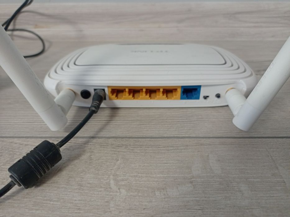 Routery bezprzewodowe Tenda F6 i F3 / TP-LINK