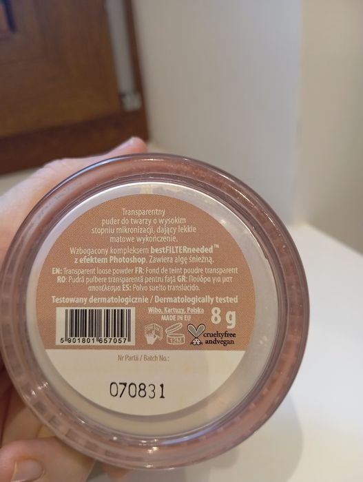 Transparentny puder do twarzy firmy Nam