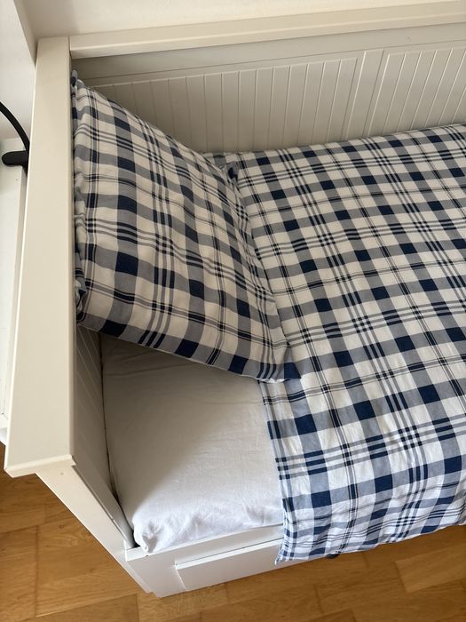Cama Ikea com 2 colchões