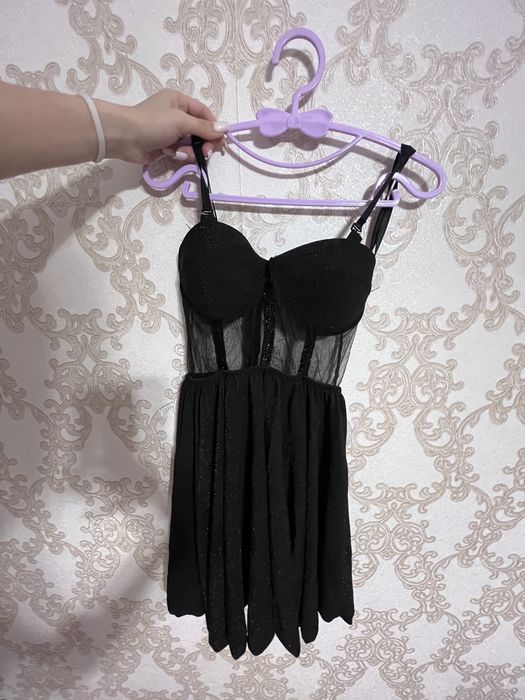 Вечірня сукня з блискітками