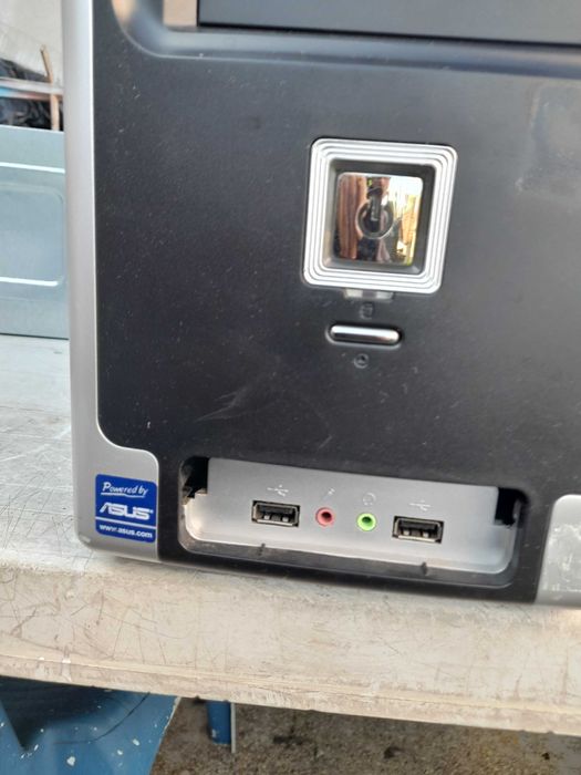 computador de secretaria asus como novo.