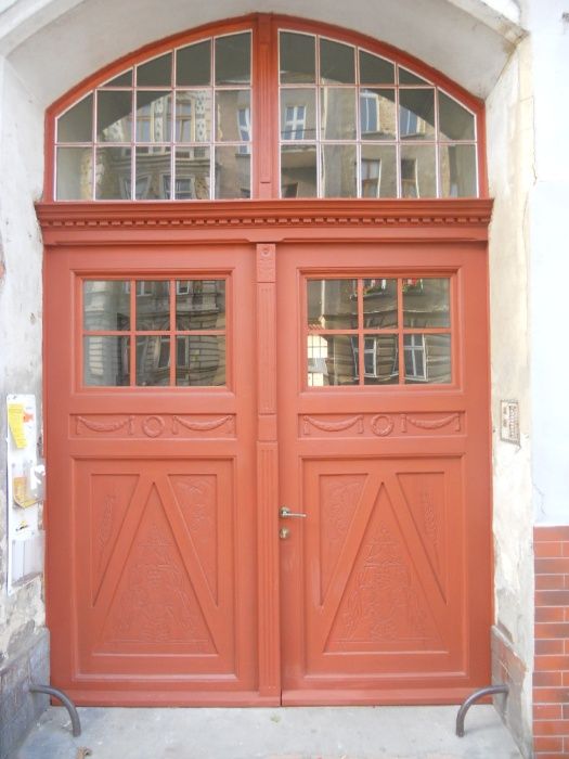 Renowacja drzwi, mebli bram i schodów