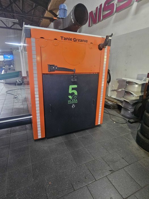 Piec na Trociny Zrębka Owies Pestka Wióra inne Biomasy Ruchomy Ruszt