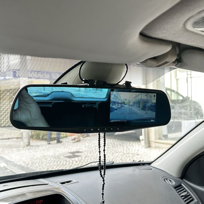 Espelho retrovisor com câmera frontal