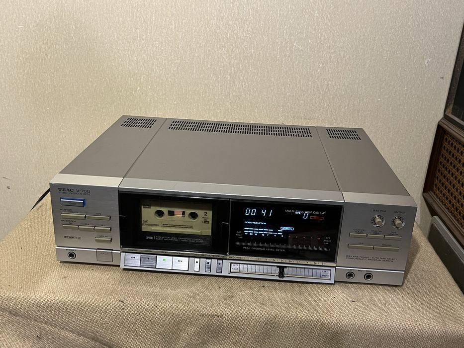 Высококачественная кассетная дека TEAC V-700 (3 HEAD/3MOTOR)