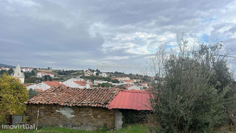 Ruína com terreno e poço no centro histórico de Proença-a-Nova || Vist