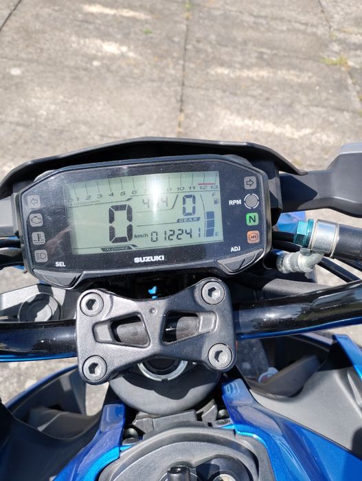 Naked Suzuki 125 como nova