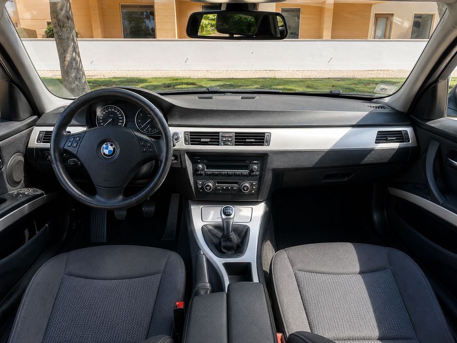 BMW 320d Touring – Nacional | 1 Único Proprietário | Teto Panorâmico | Cruise Control