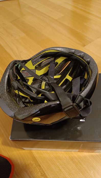 Capacete MET Manta MIPS