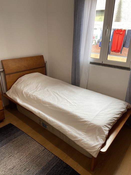 Cama solteiro em excelente estado