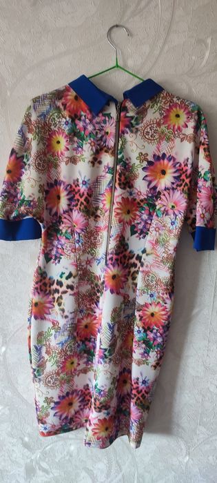 Гарна сукня у квітках коротка б/у