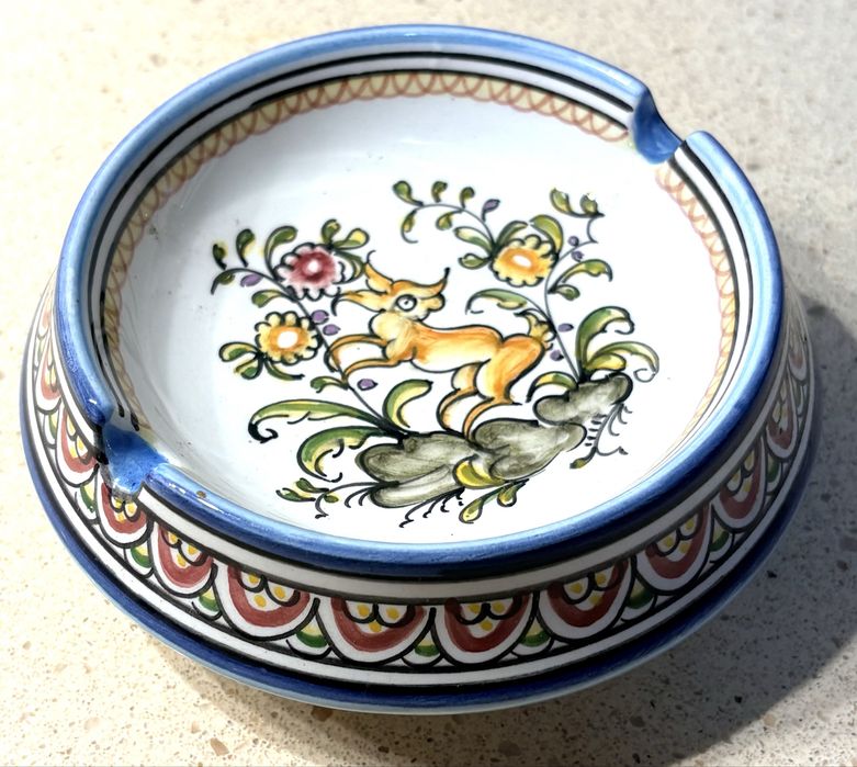 Conjunto de 3 lindos cinzeiros vintage em cerâmica pintada à mão
