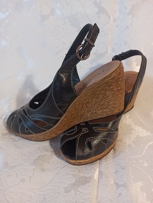 Buty damskie na koturnie, rozm. 38