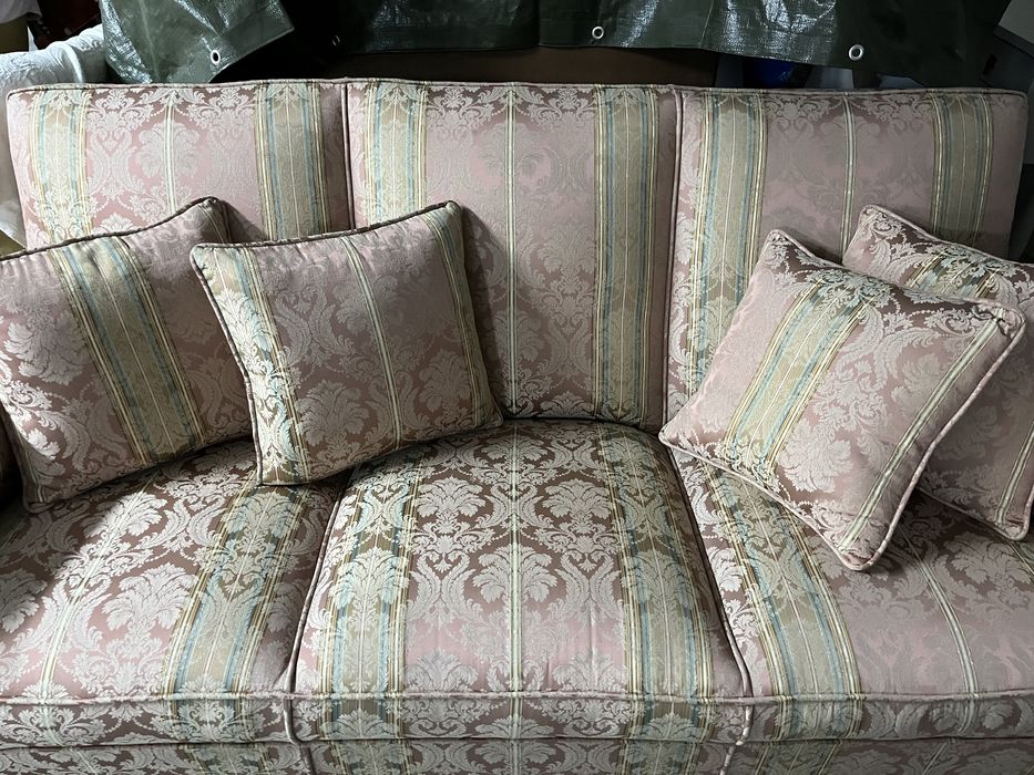 Sofá estilo classico novo Portimão • OLX Portugal